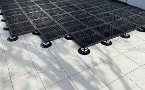 NuraGrid system showing black grid panels and white tiles with adjustable pedestals
